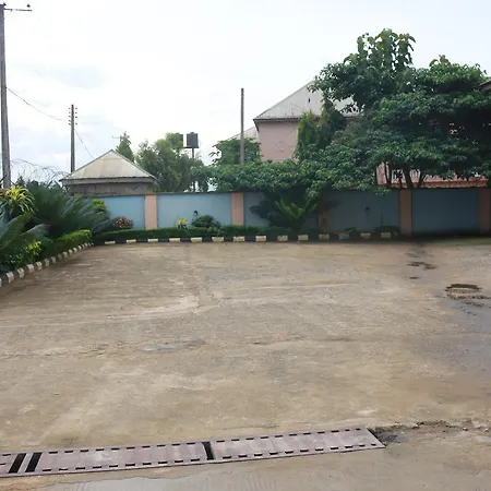 Ann's Haven & Suites Szálloda 2*