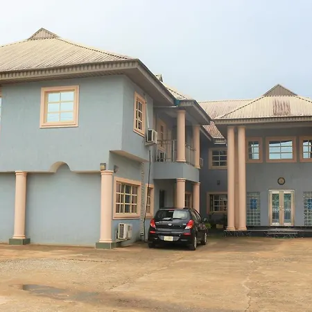 Ann's Haven & Suites Otel